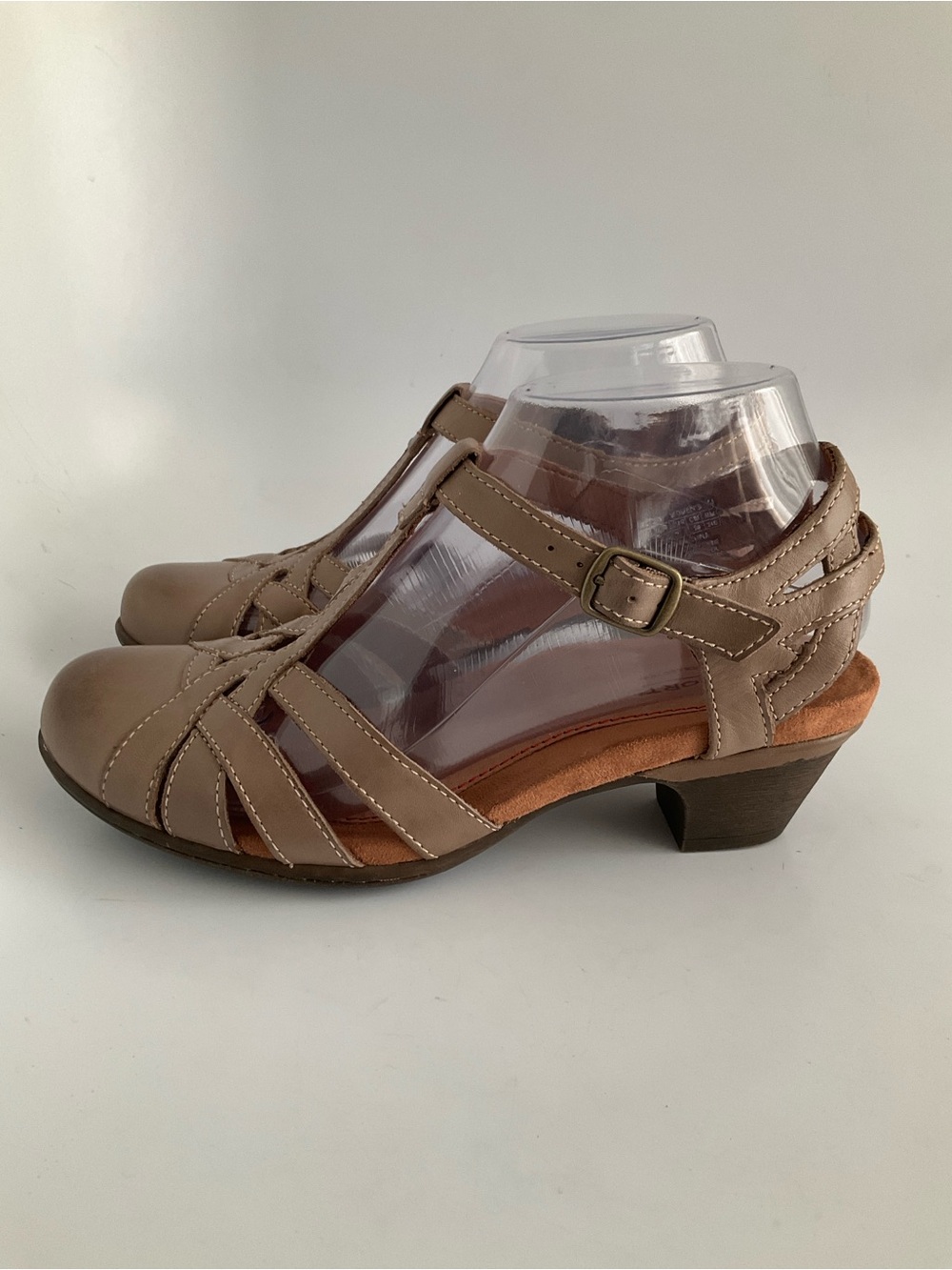 Rockport Cobb Hill Collection Women 7 Taupe T-Strap Low Heel Sandals NEW in Box - Picture 4 of 12